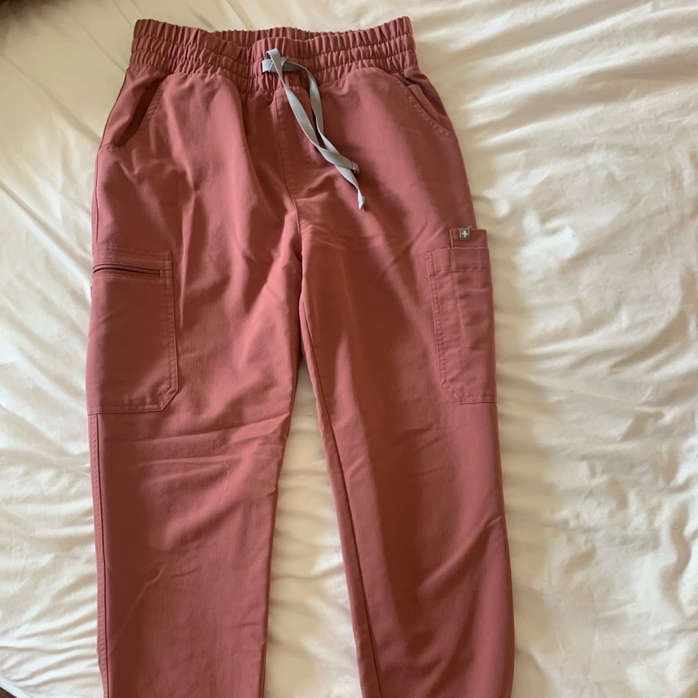 Small petite high waisted yola Mauve Figs scrubs